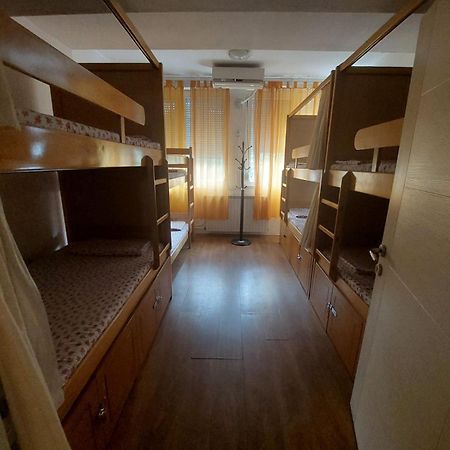 Hostel Valentin 2 Skopje Eksteriør billede