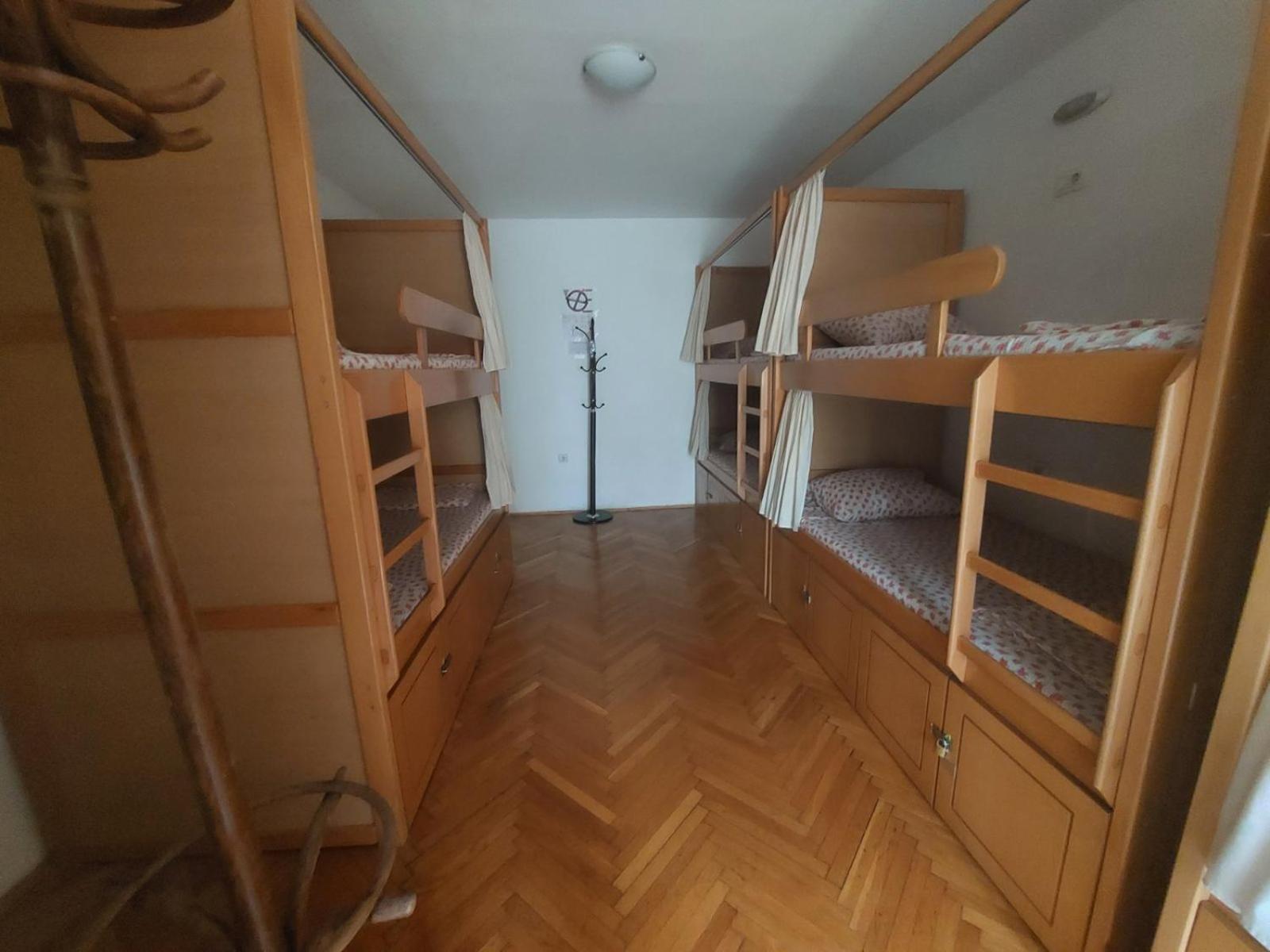 Hostel Valentin 2 Skopje Eksteriør billede