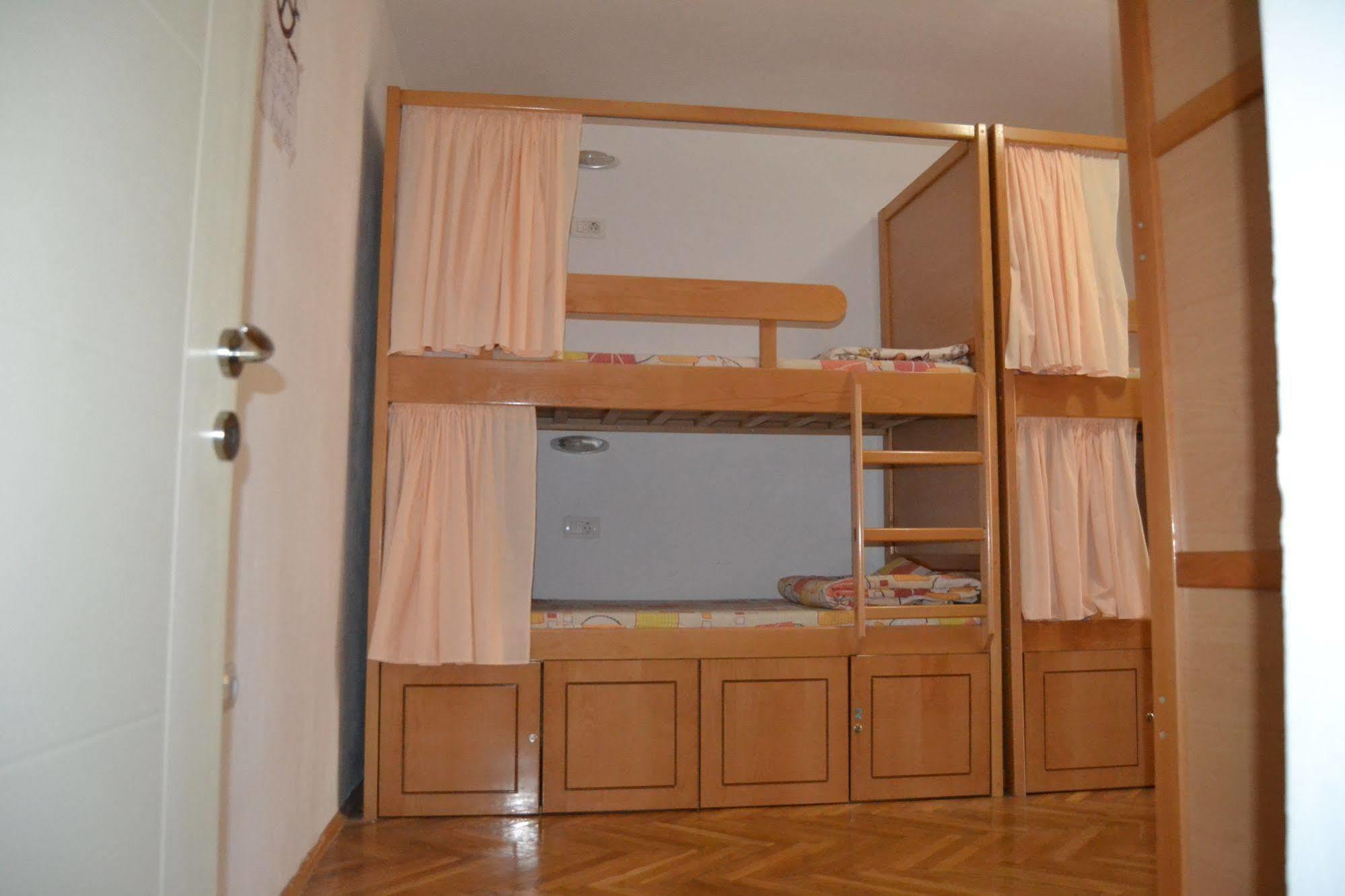 Hostel Valentin 2 Skopje Eksteriør billede