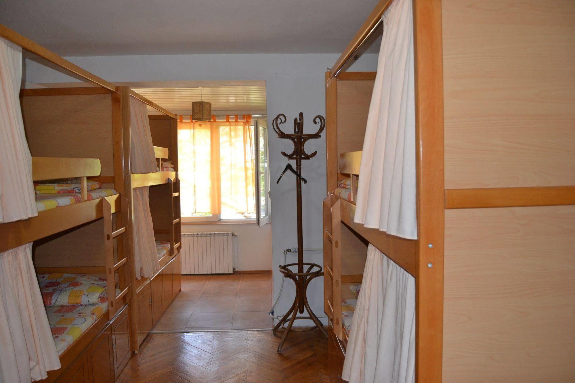 Hostel Valentin 2 Skopje Eksteriør billede
