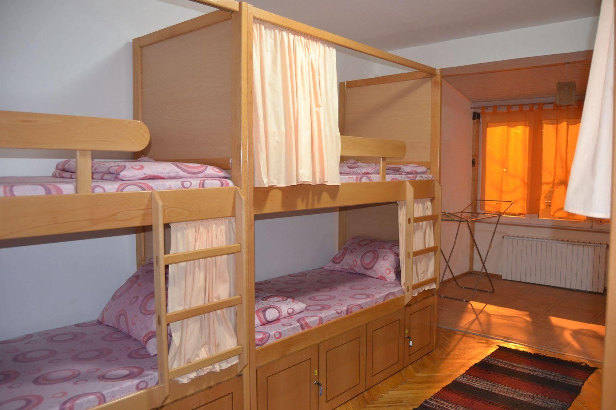 Hostel Valentin 2 Skopje Eksteriør billede