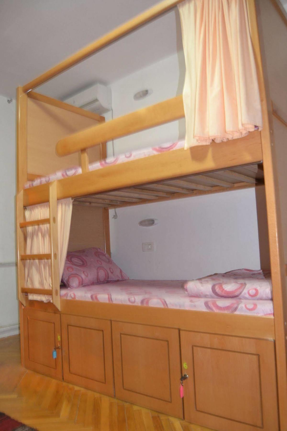 Hostel Valentin 2 Skopje Eksteriør billede